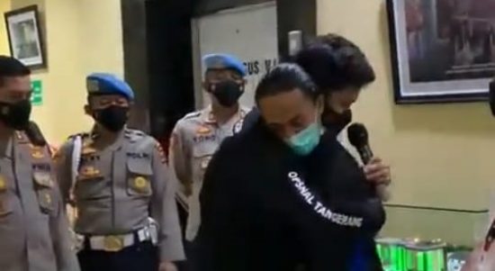 Buntut dari viralnya petugas polisi membanting demonstran berinisial MFA pada aksi mahasiswa Kabupaten Tangerang, polisi tersebut secara resmi meminta maaf. Dok: Instagram @polrestatangerang.