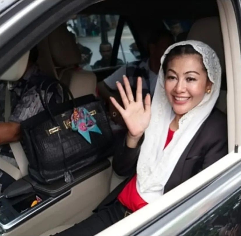 Hasnaeni alias 'Wanita Emas', yang kini tersangka dan ditahan Kejagung, masih tercatat sebagai Ketua Umum Partai Republik Satu di KPU. Foto: Instagram.