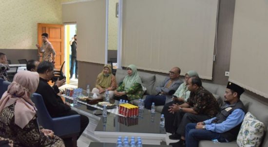 Komisi V DPRD Provinsi Jawa Barat melaksanakan kunjungan kerja ke SMKN 1 Garut dalam rangka monitoring terkait pelaksanaan kegiatan Asesmen Nasional Berbasis Komputer (ANBK) Tahun 2022. Kamis, (1/9/2022). Foto: Humas DPRD Jabar.